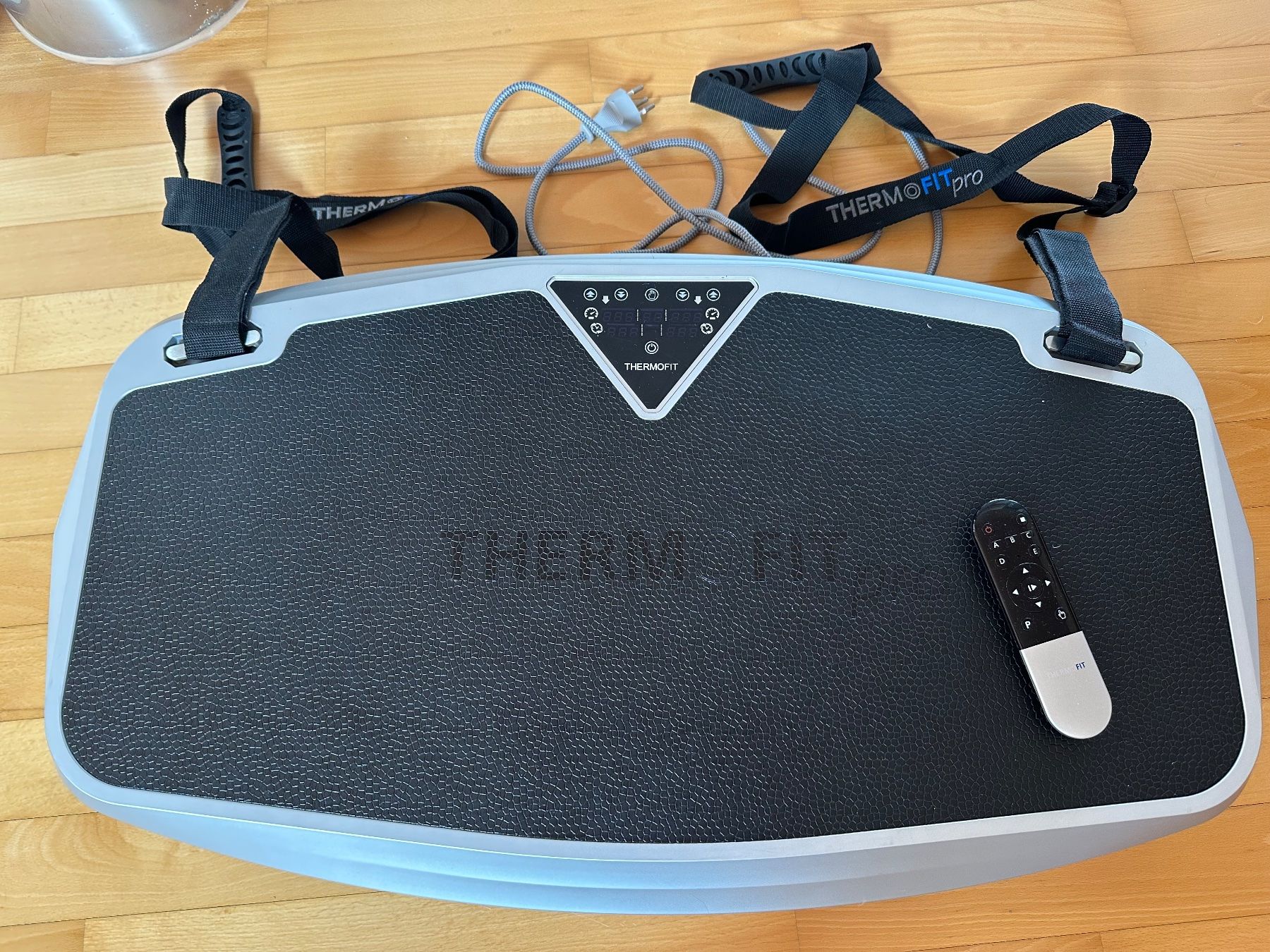Thermofit Hometrainer: THERMOFIT PRO Vibrationstrainingsgerät – Usato da Hombrechtikon venduto da Foto58 1
