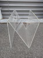 Porte-revues design en plexiglas transparent