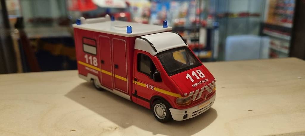 Modellini d'auto: Feuerwehr Renault Burago – Usato da Landquart venduto da Predi91