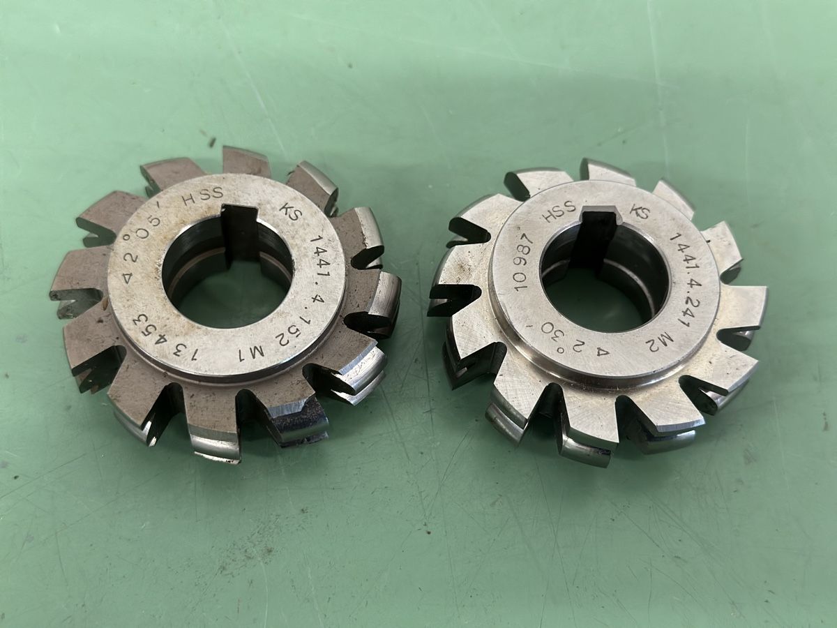 Tutti gli attrezzi: X2 HSS Gear Hobbing Cutter Module KS M1. 1441. – Nuovo e nell'imballaggio originale da Aarberg venduto da SNMachines