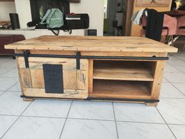 Couchtisch Hayes II von Home24 (aus Massivholz Mango)