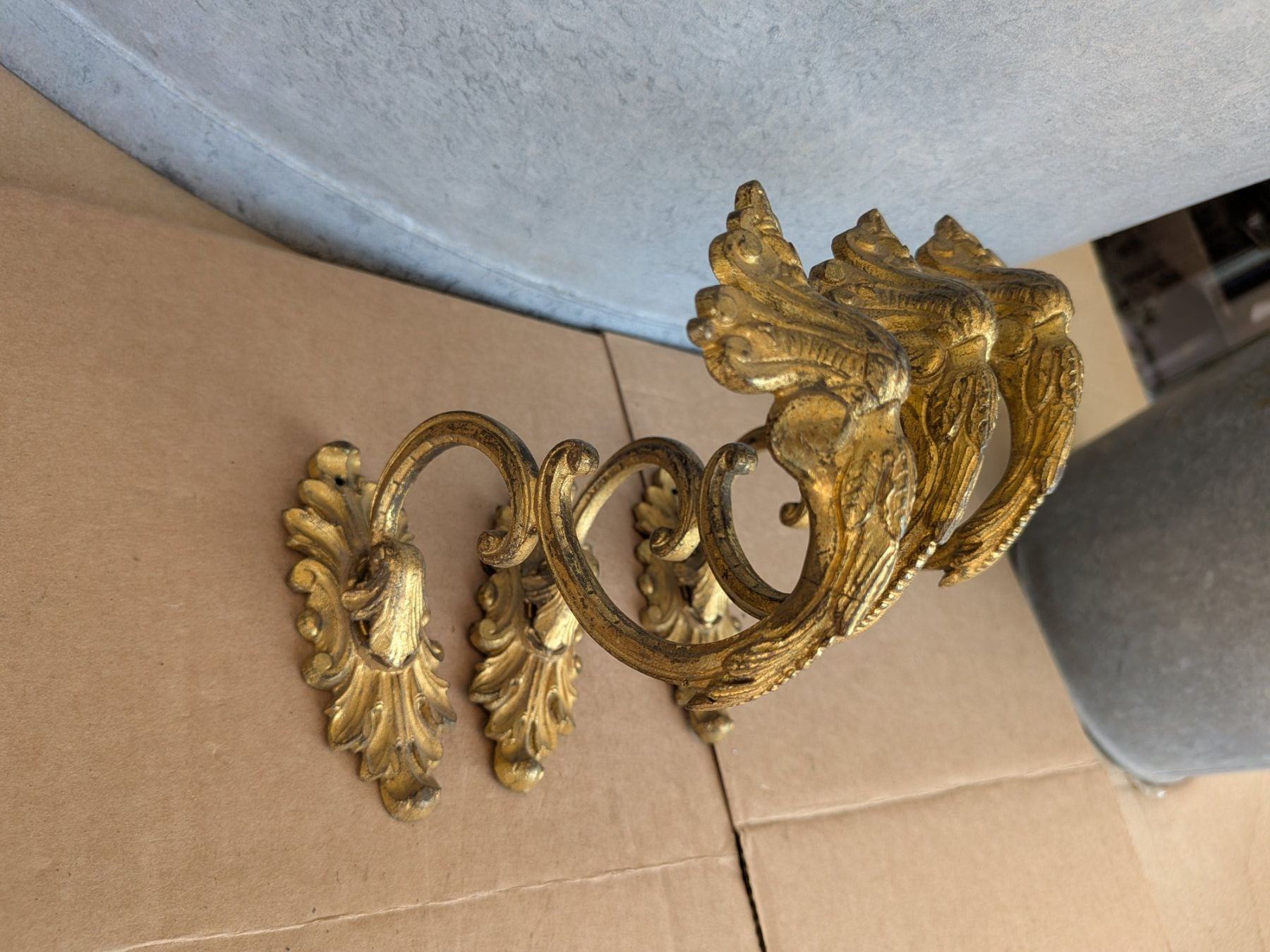 Sculture & Statue: 3 kleine antike Bronze Vorhangstangenhalter oder Raffhalter – Usato da Emmen venduto da Brockofsky 3