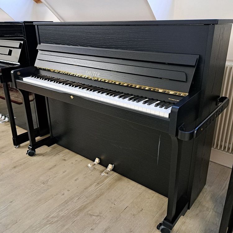 Musikinstrumente: Schulpiano 116 schwarz satiniert - Ausstellungsmodell – Neu (gemäss Beschreibung) aus Ittigen von KrompholzMusik