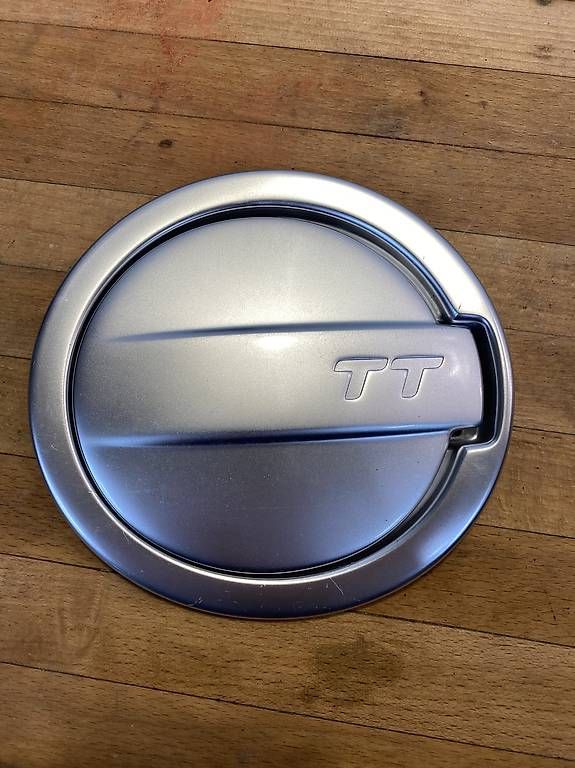 Tutti pezzi di ricambio auto: TT RS 8j Tankdeckel original – Usato da Strengelbach venduto da Alan030