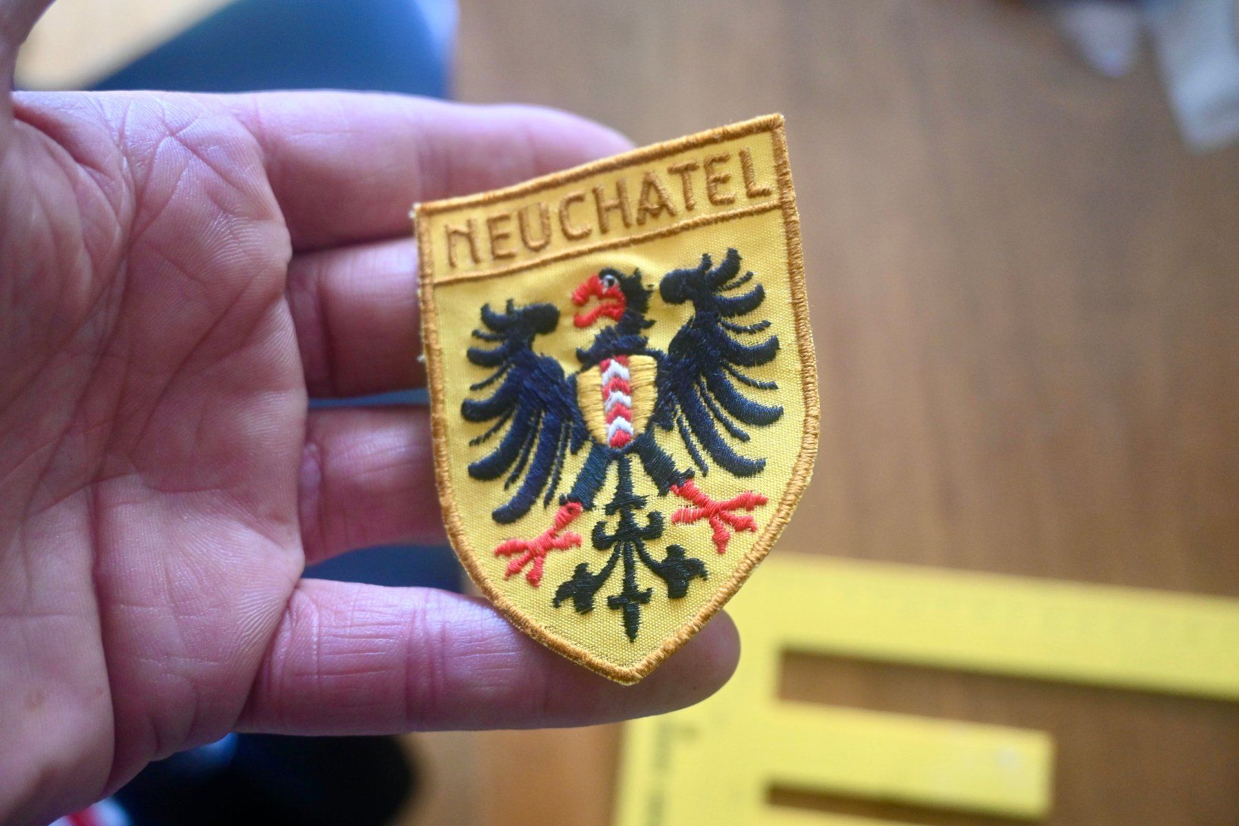 Swiss Placchette & Badge: WAPPEN Neuchatel PATCH badge AUFNÄHER gross – Usato da Pfaffhausen venduto da mono_rec 3