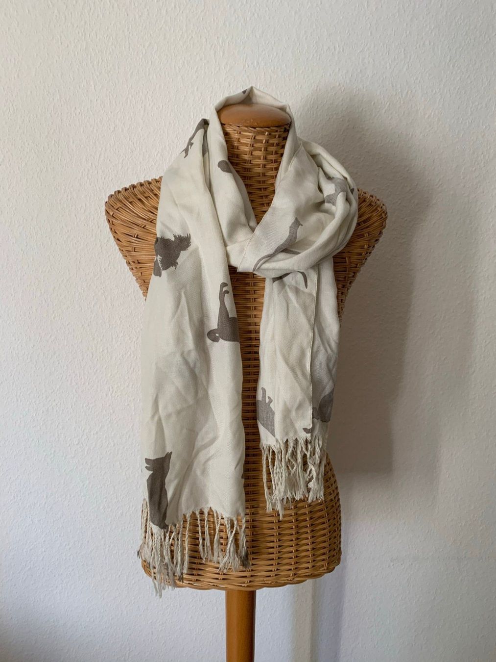 Foulard & Sciarpe: Schal Tuch beige mit Hunden – Usato da Zürich venduto da Diazaio