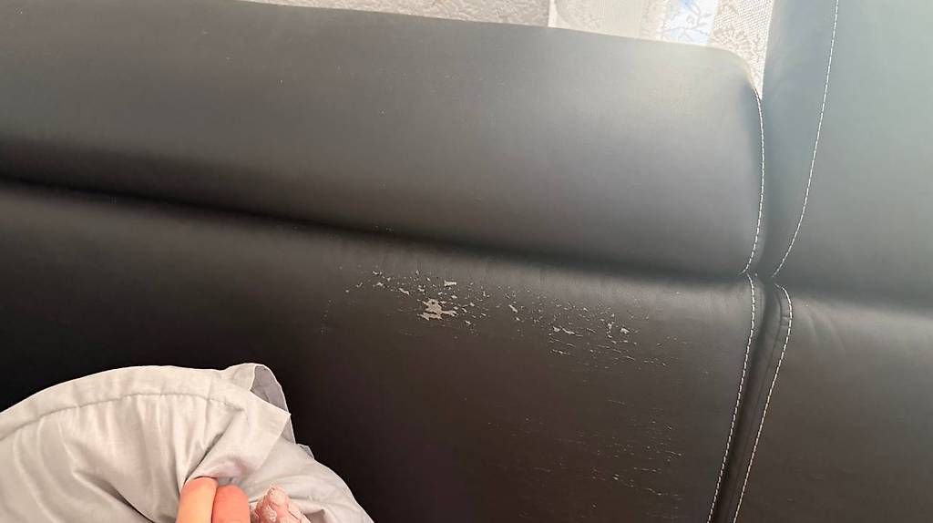 Sofas: Schwarzes Kunstleder Sofa – D'occasion à Schönenberg an der Thur par miza01 3