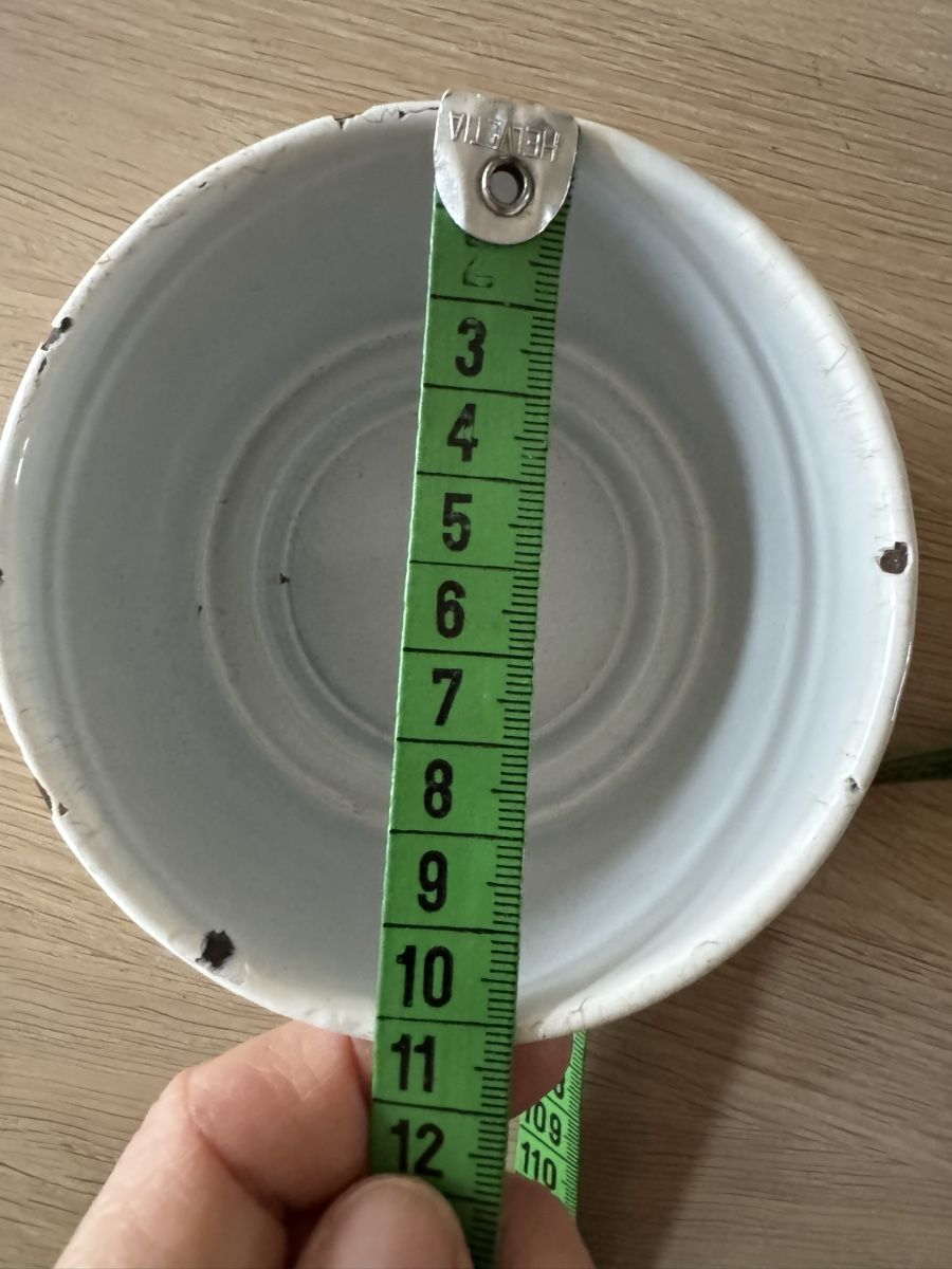 Cucine complete: Vintage Enamel Wall Shelf with 3 Pots – Usato da Basel venduto da FlorinBasel 6