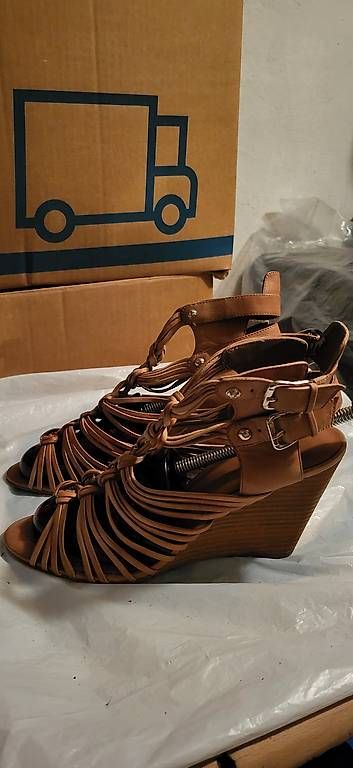 Guess Scarpe da donna: GUESS Sommerschuhe Wedge Absatz Gr. 39 – Usato da Basel venduto da kri_wd99 1