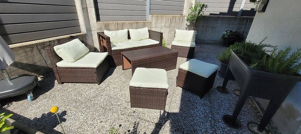 Set de table et chaises: Salon d'été 6 pièces – D'occasion à Les Hauts-Geneveys par Clonoak