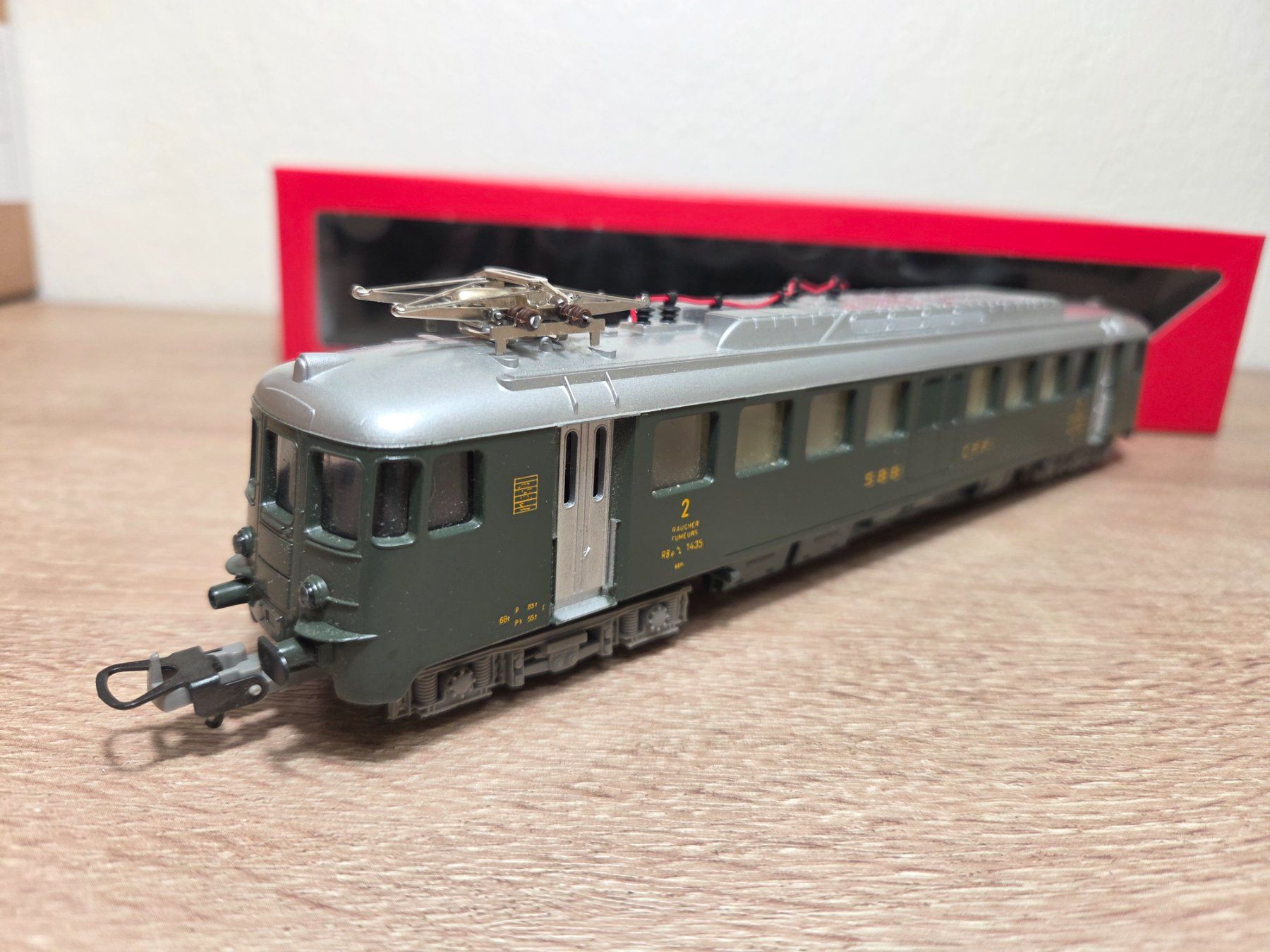 Lima Modellini di ferrovie: Lima E-Lok Triebwagen RBe 4/4 SBB H0 – Usato da St-Aubin-Sauges venduto da Lo_Go 2