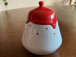 Boite ou sucrier vintage, forme poire, rouge et blanc!