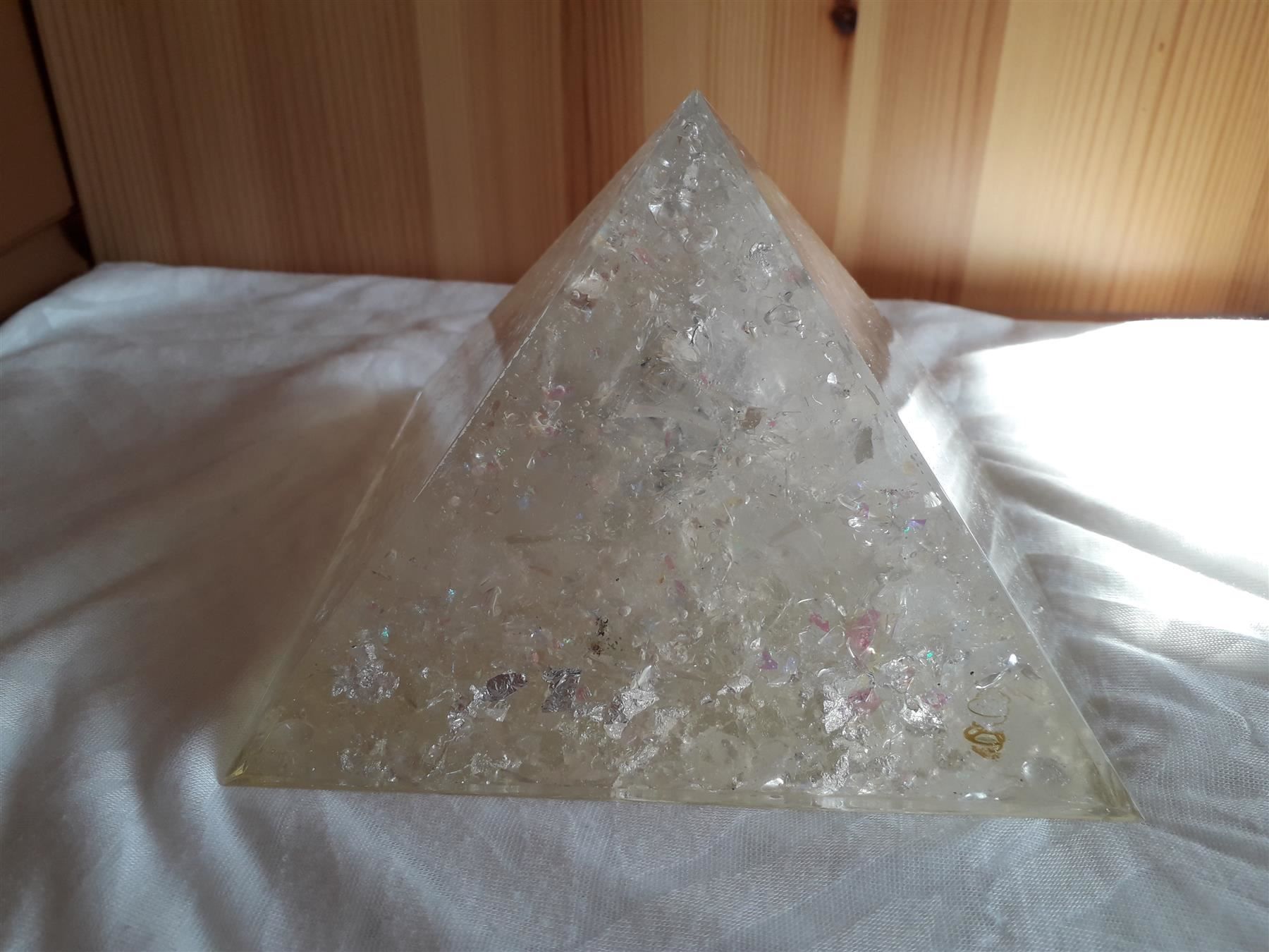 Edelsteine: ORGONIT Pyramide Large * MOND Mondstein – Neu und originalverpackt aus Aeschi b. Spiez von KRONLICHT 2