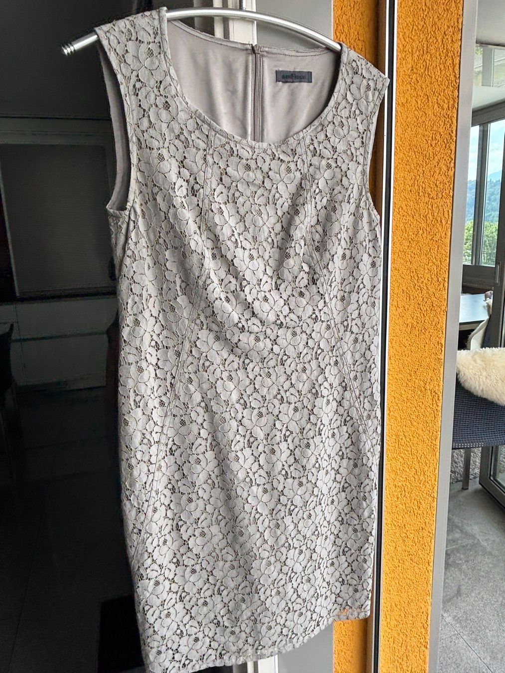 Airfield Robes: Kleid Airfield, Grösse 34 – D'occasion à schmerikon par nicole091