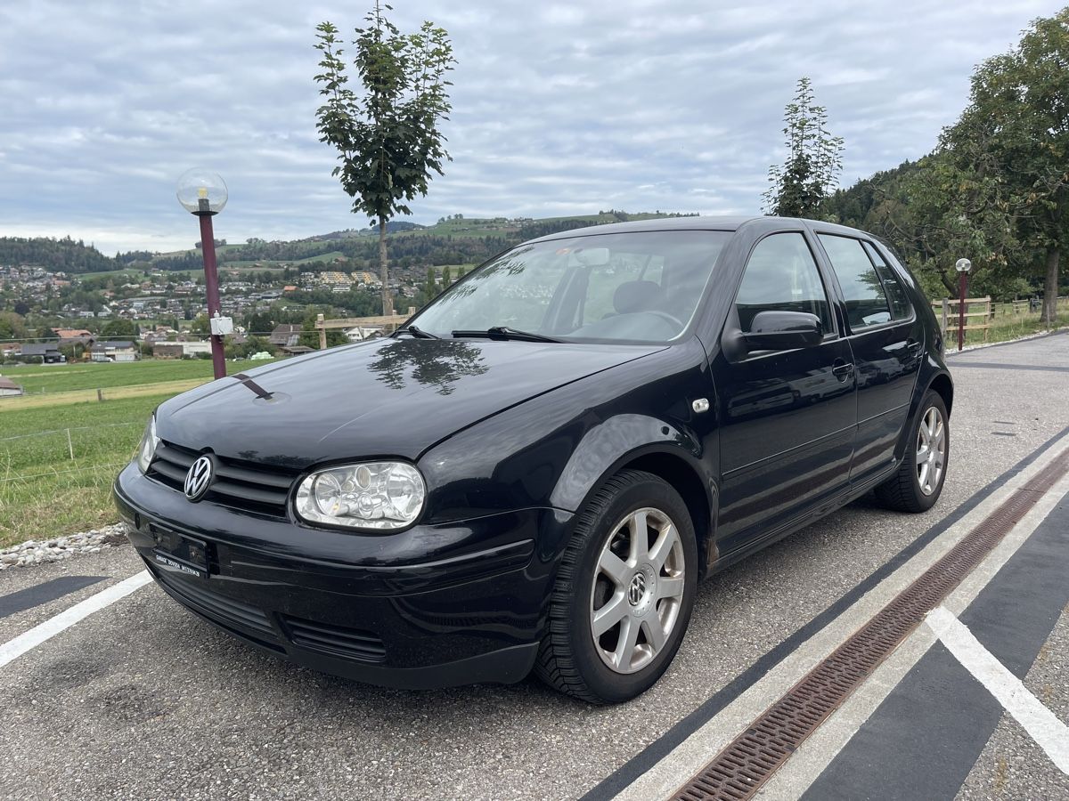 VW Automobili: Golf 1.6 Benzin – Usato da Spiez venduto da bertula