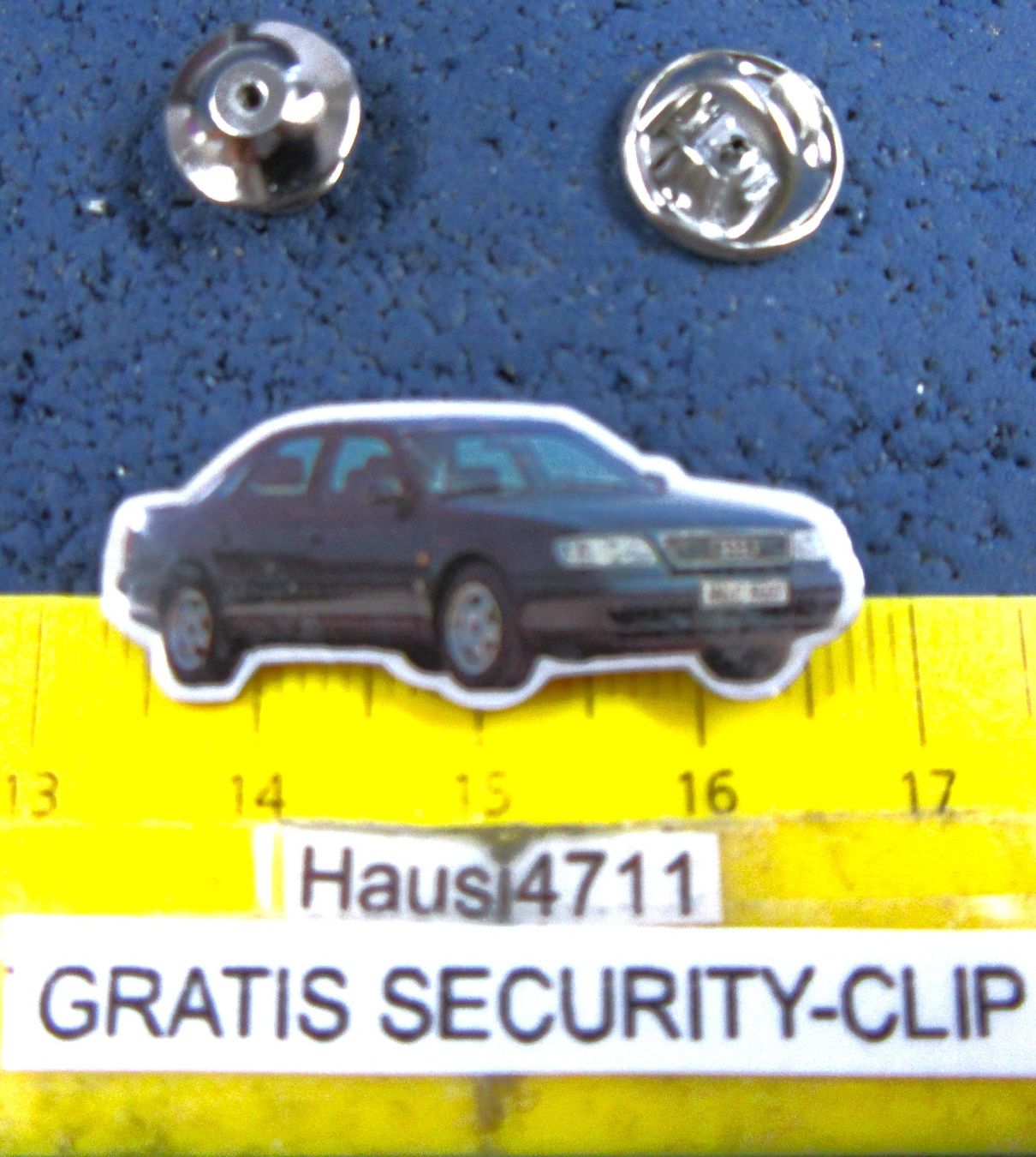 Audi Placchette & Badge: AUDI A4 QUATRO AUTO PIN GLASIERT mit SECURITY-CLIP – Usato da Ettingen venduto da Hausi4711