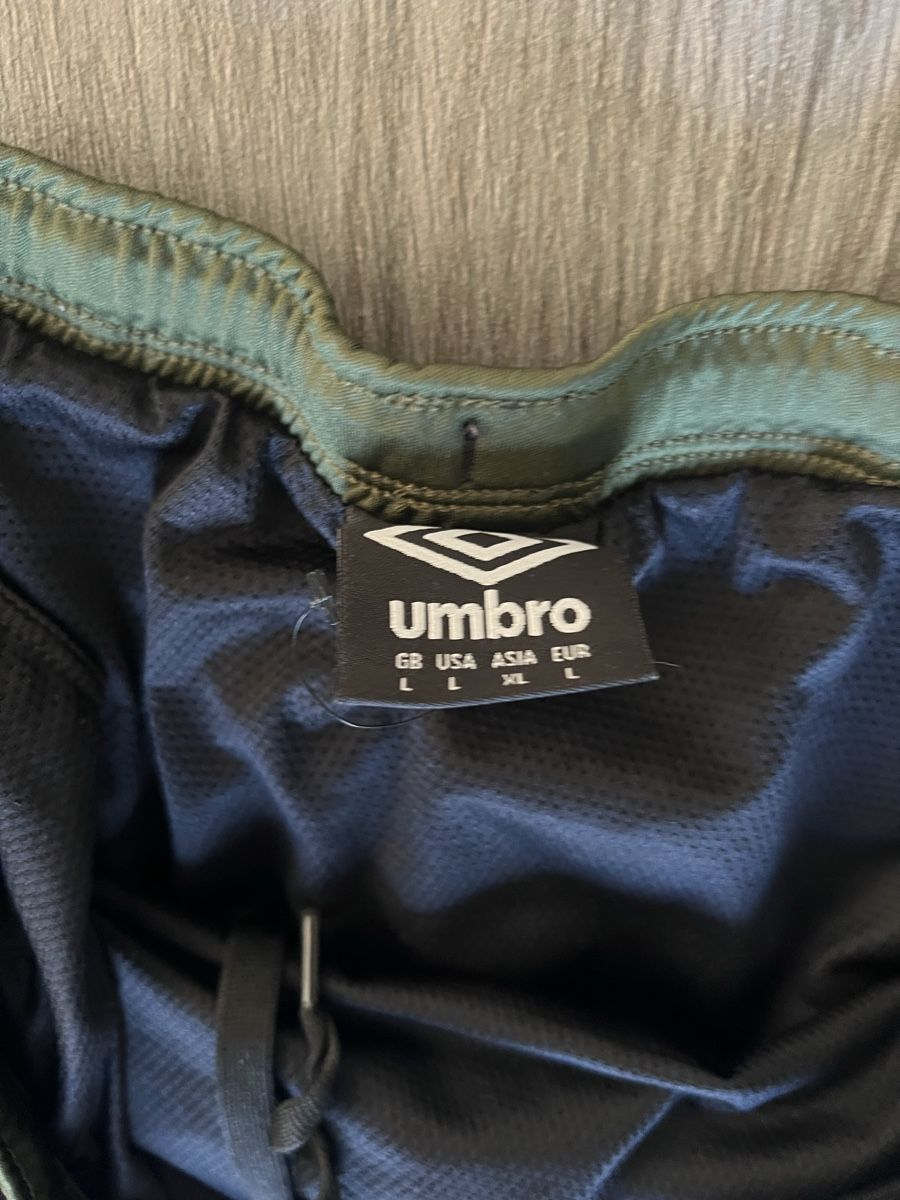 Umbro Canottiere & Pantaloni: Short Umbro Everton black – Nuovo (secondo la descrizione) da Villars-Ste-Croix venduto da Maaaat 1