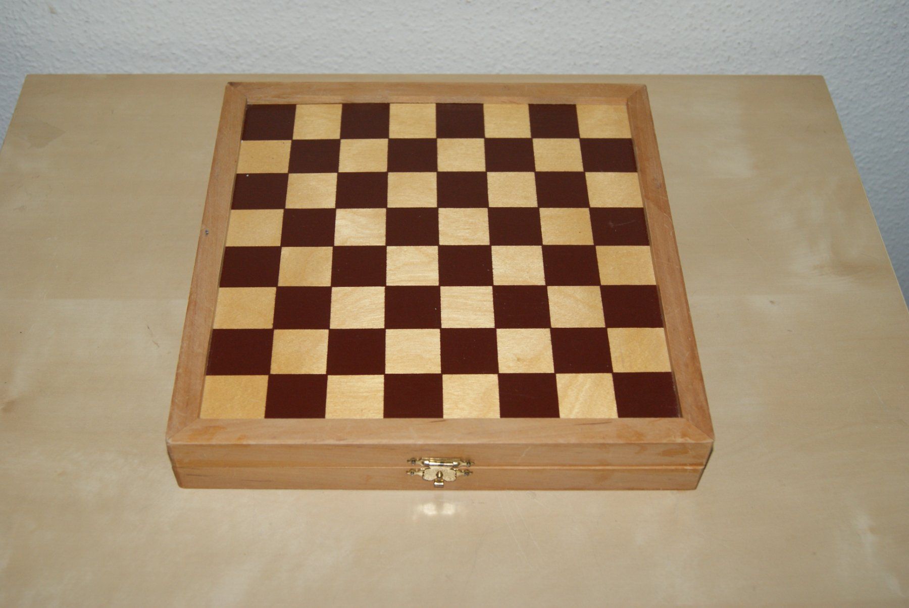 Giochi: Schachbrett-Box aus Holz mit Bakelit? Figuren – Usato da Zürich venduto da Widi1 6