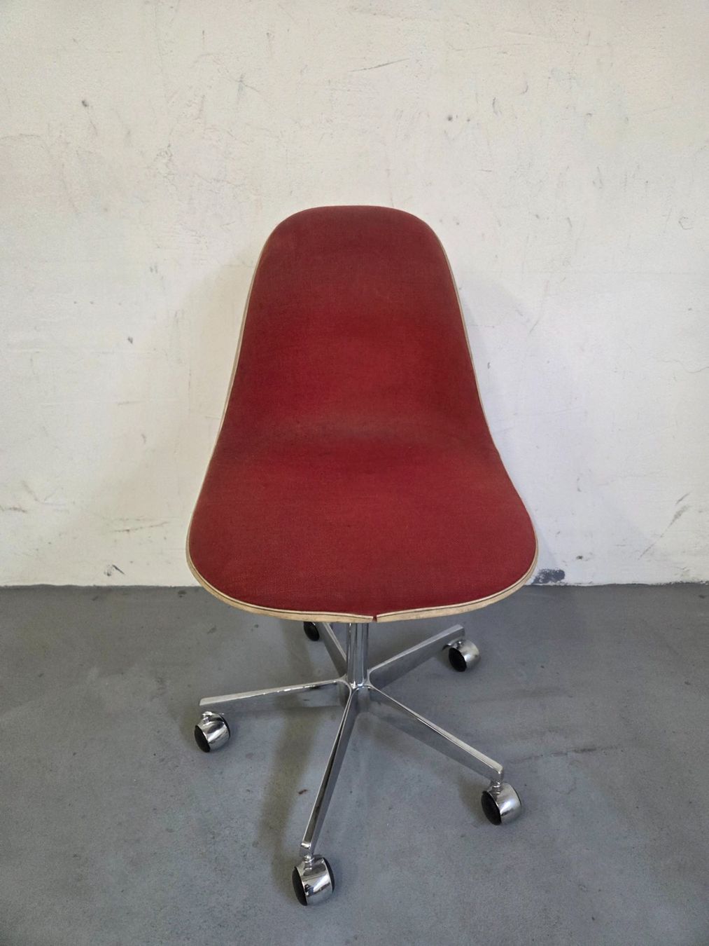Sedie: 11.) Eames / Vitra / Bürostuhl – Usato da Zürich venduto da PeterPanama 1