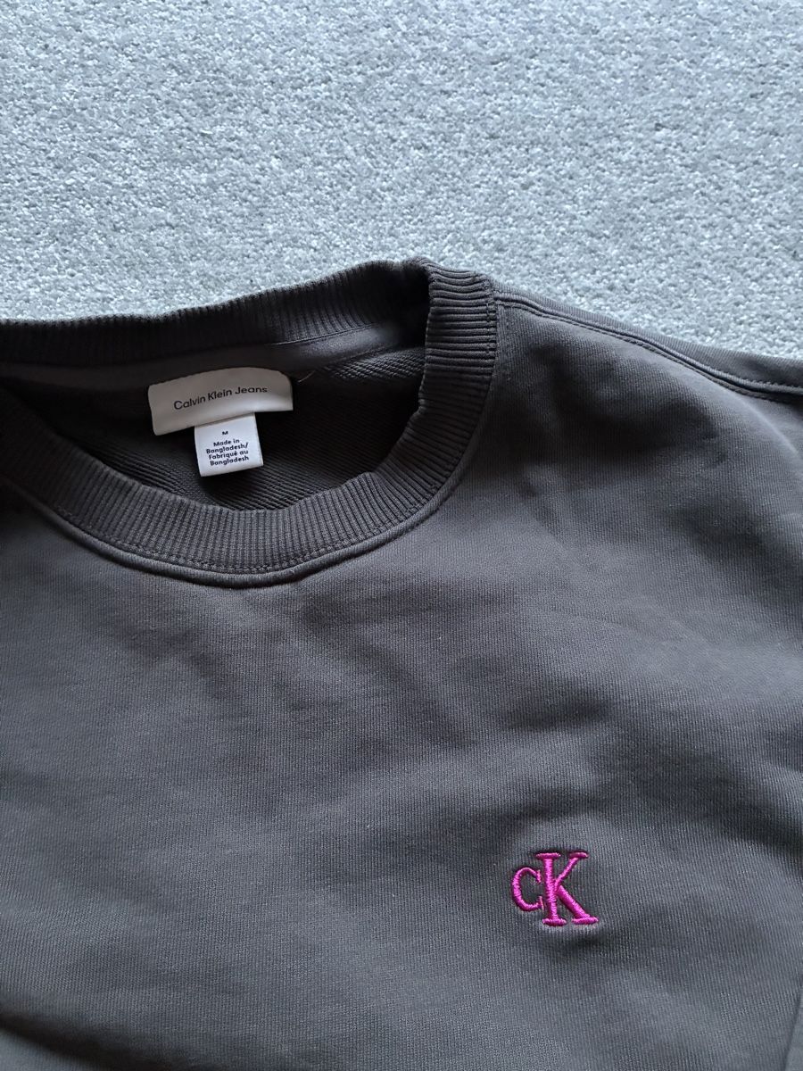 Calvin Klein Pulls & Sweat-shirts: Calvin Klein Jeans Sweatshirt Charcoal Grey Size M – D'occasion à Basel par gvi_6txz 3