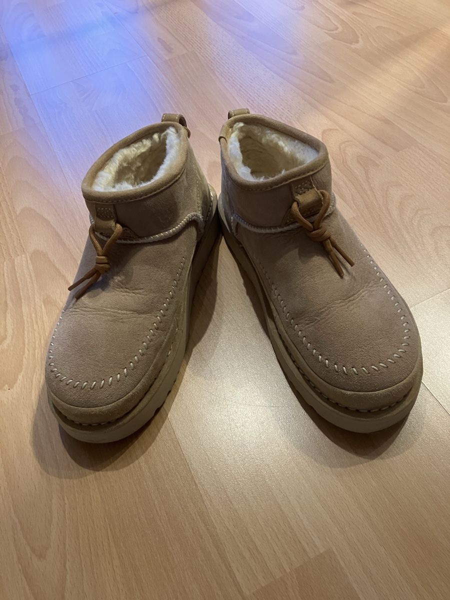 Ugg Scarpe da donna: Ugg Damenschuhe US Gr 9. Wie neu – Nuovo (secondo la descrizione) da Zürich venduto da dcd_h2x8 1