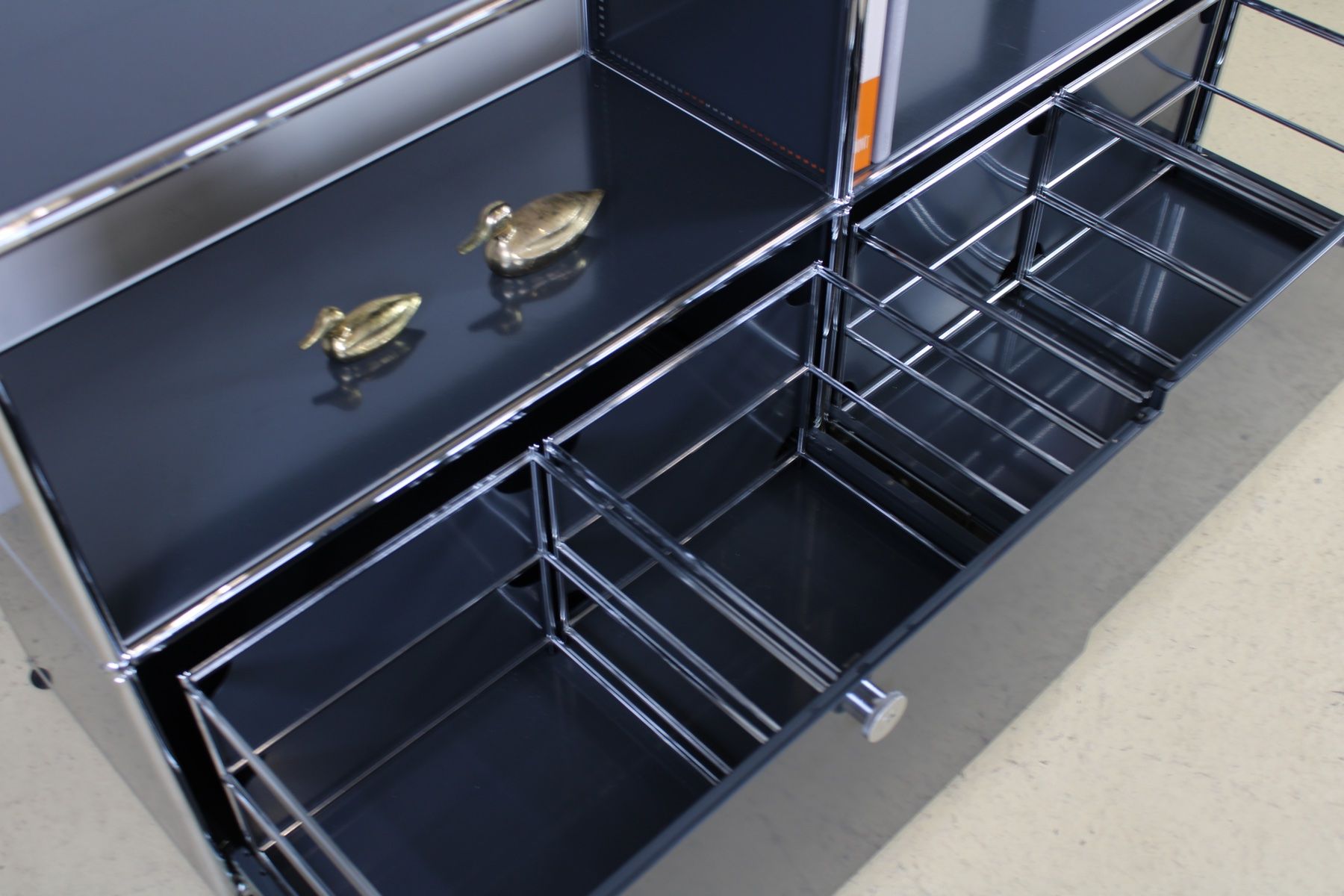 USM Cassettiere: USM Sideboard Anthrazitgrau, Umbau & Lieferung möglich Nr.2 – Usato da Meinisberg venduto da atelier_TILIJA 4