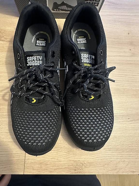 Scarpe da uomo: Chaussures de sécurité ? Pointure 38 – Usato da Genève venduto da hak_tp7m