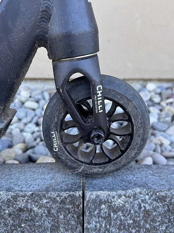 Kickboard: Chilli Pro Stunt-Scooter Schwarz  gebraucht – Gebraucht aus Riehen von butterfly555 1