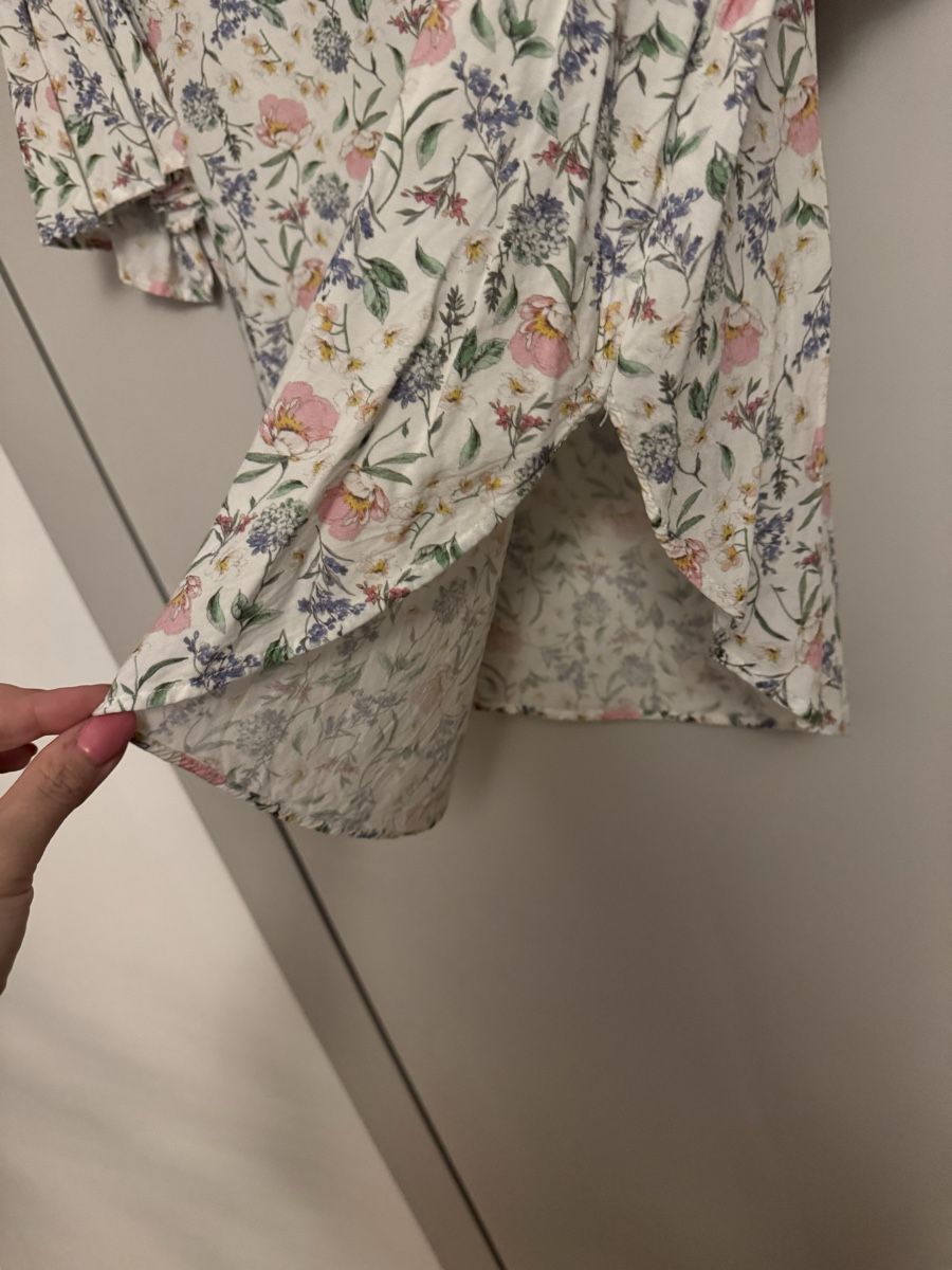 H&M Chemisiers: Blumiges Top Gr.40 – D'occasion à Glattfelden par Schuggi_21 2