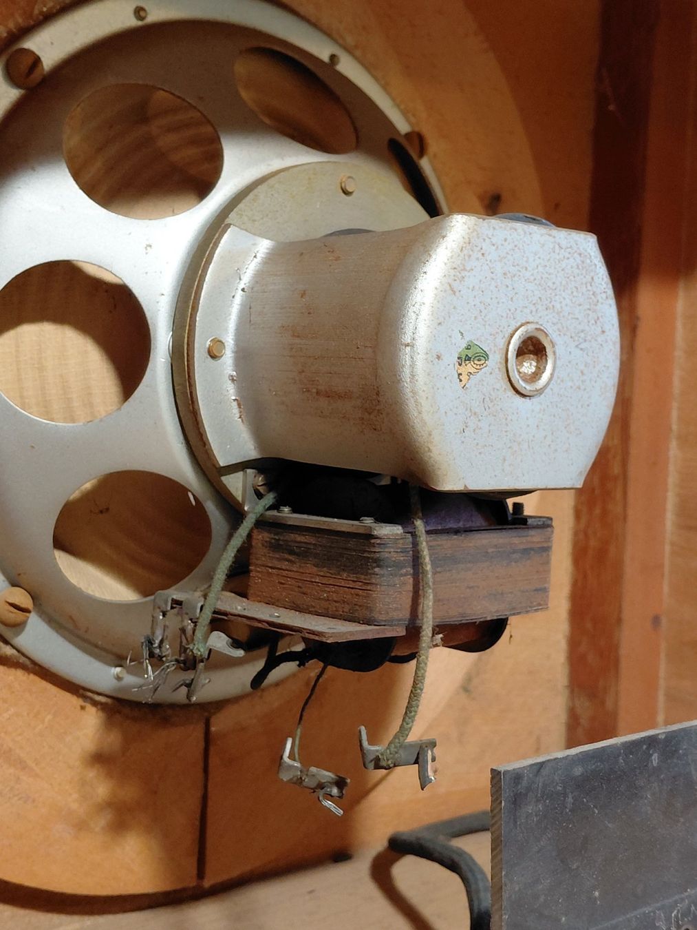Lautsprecher: Antike Lautsprecherbox – Defekt aus Näfels von Derglarner 6