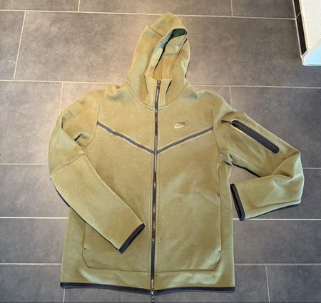 Oliven grün Nike tech fleece Jacke 