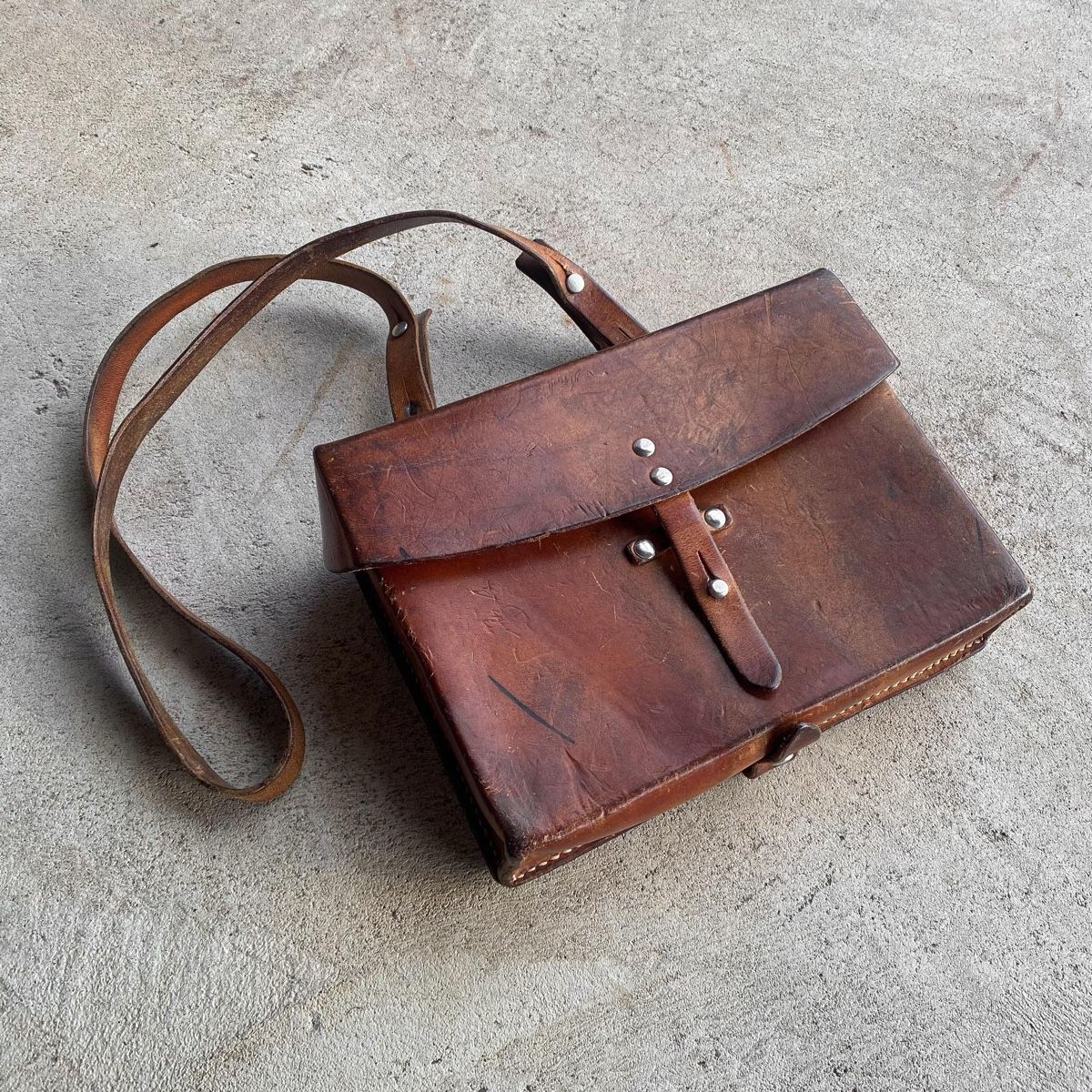 Schweizer Armee Taschen: Schweizer Offiziers-Kartentasche – Gebraucht aus Bussnang von Otter_4