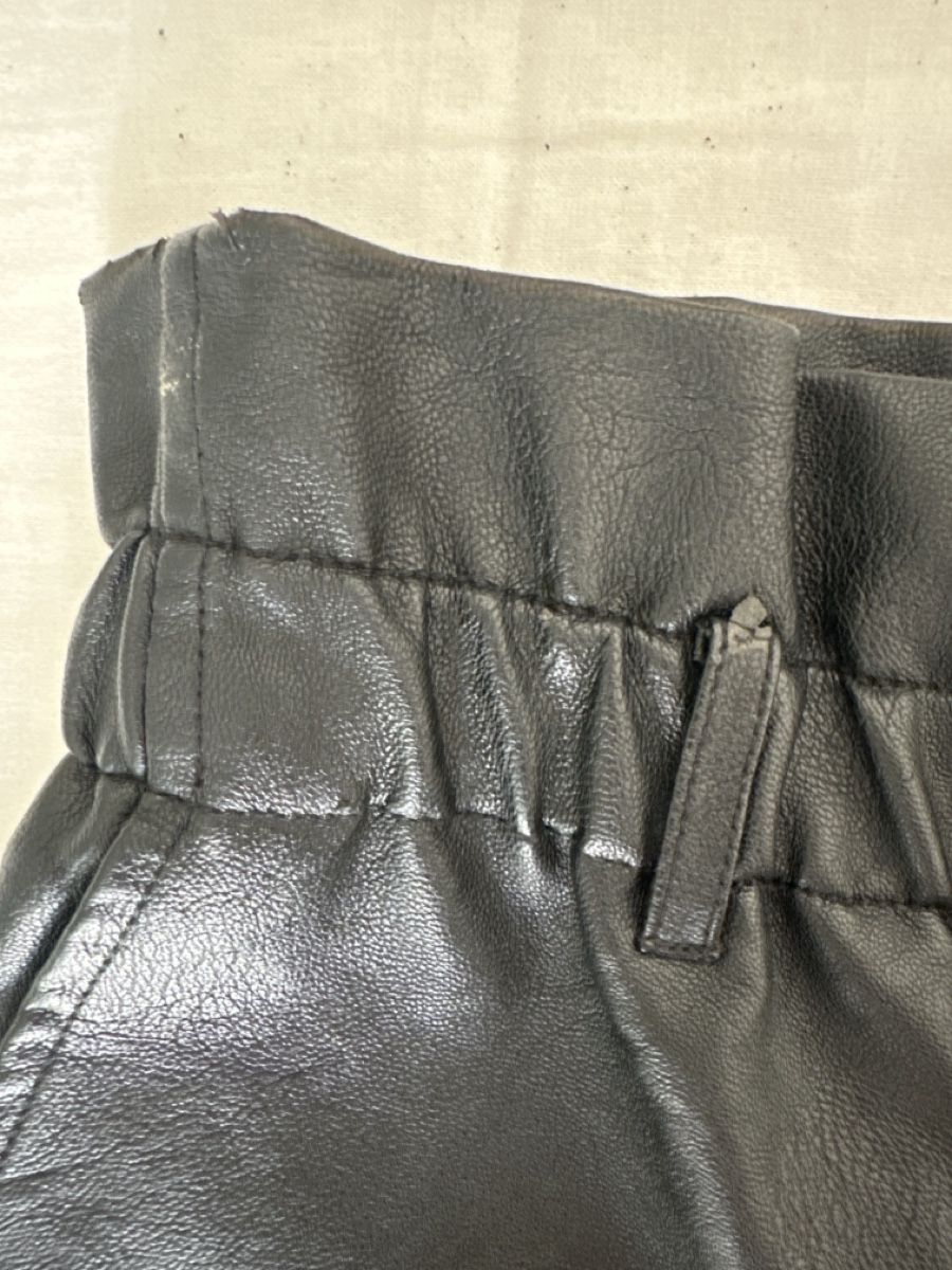 Topshop Pantaloni: Lederhose kurz – Usato da Goldach venduto da mariarosapenasa 4