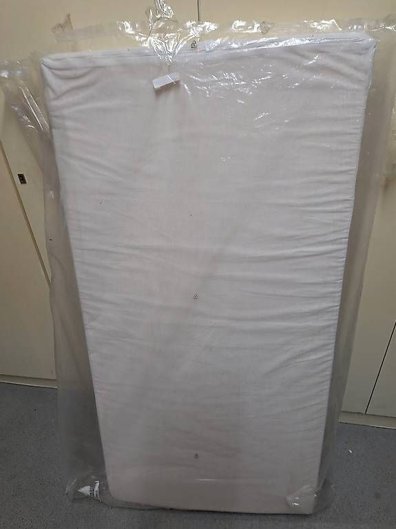 Biancheria da letto: Matratze 58x119cm mit Fixleintuch – Usato da Schenkon venduto da supperhexe88