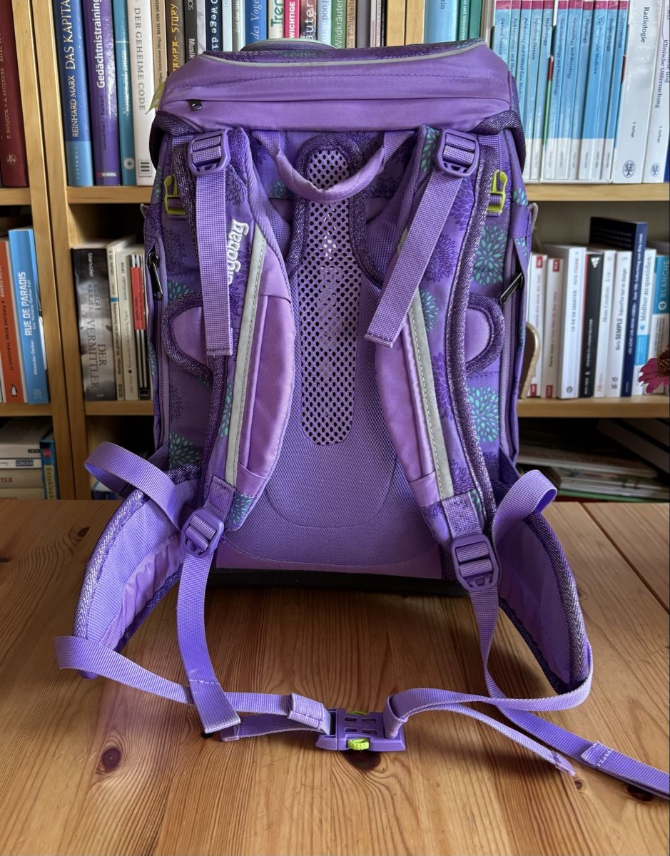 Ergobag Kindertaschen: Ergobag Cubo Schulranzen in Violett – Gebraucht aus Köniz von DrTii 1