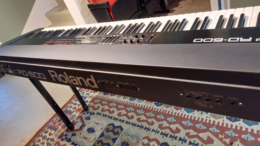 Roland RD-600 Stage Piano inkl. Quick Lok Systems Stativ (Gebraucht) in ...