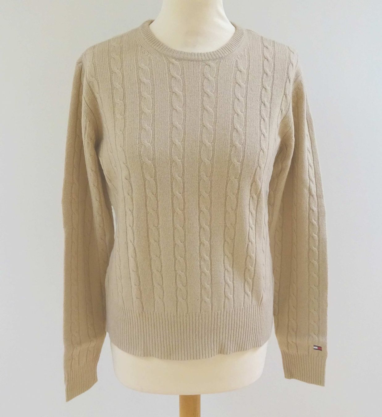 Tommy Hilfiger Maglioni & Felpe: Tommy Hilfiger - Neuer Pullover mit Cashmere - Grösse M – Nuovo e nell'imballaggio originale da Zofingen venduto da Justizia_01