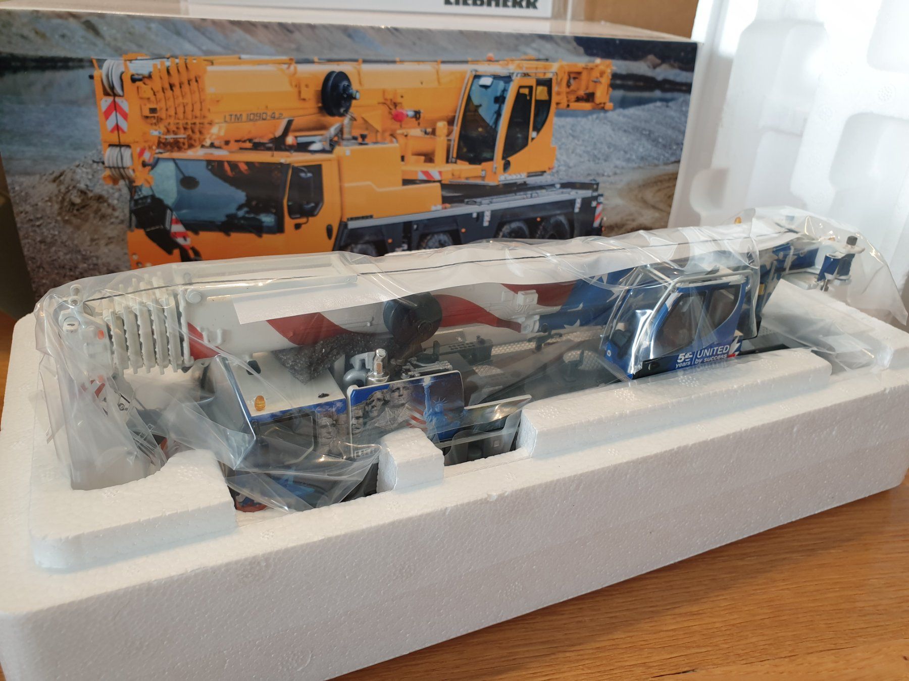 WSI Models Kit di modellismo & Modellini statici: Liebherr LTM1090-4.2 USA Sondermodell – Nuovo e nell'imballaggio originale da Baar venduto da Liebherrbagger