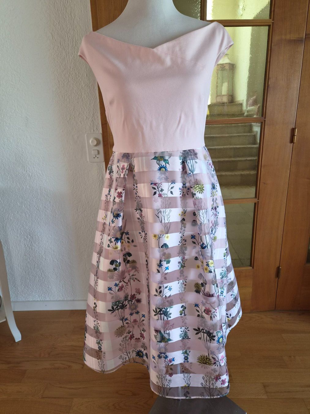 Ted Baker Kleider: Ted Baker sommerliches Kleid mit Blumenmuster, Gr. 38 – Neu (gemäss Beschreibung) aus Unterentfelden von hofa01