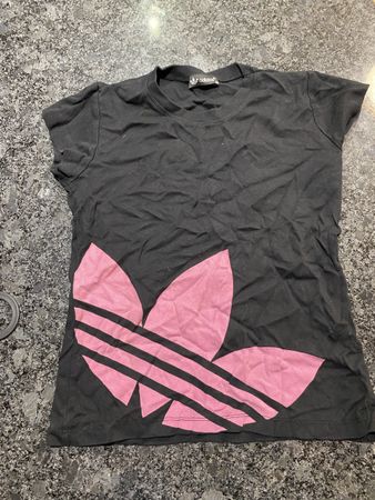 Adidas T-Shirt, schwarz mit pinkem Logo, Grösse S