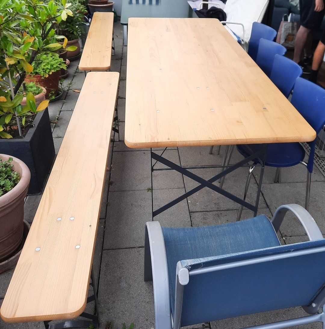 Set de table et chaises: Festbankgarnitur – D'occasion à Zürich par Martinbu
