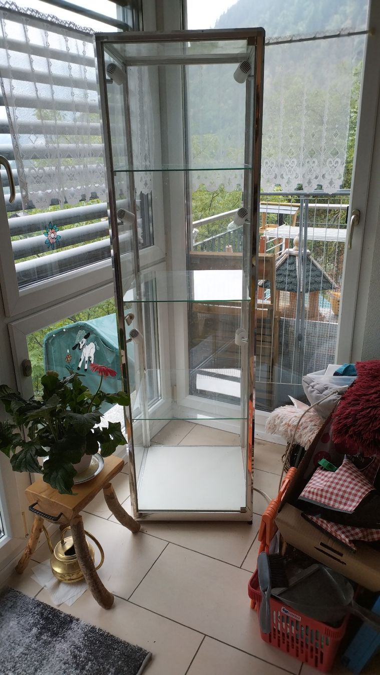 Vitrinen: Glasvitrine zu verkaufen  – Gebraucht aus Naters von sch_f25j 3