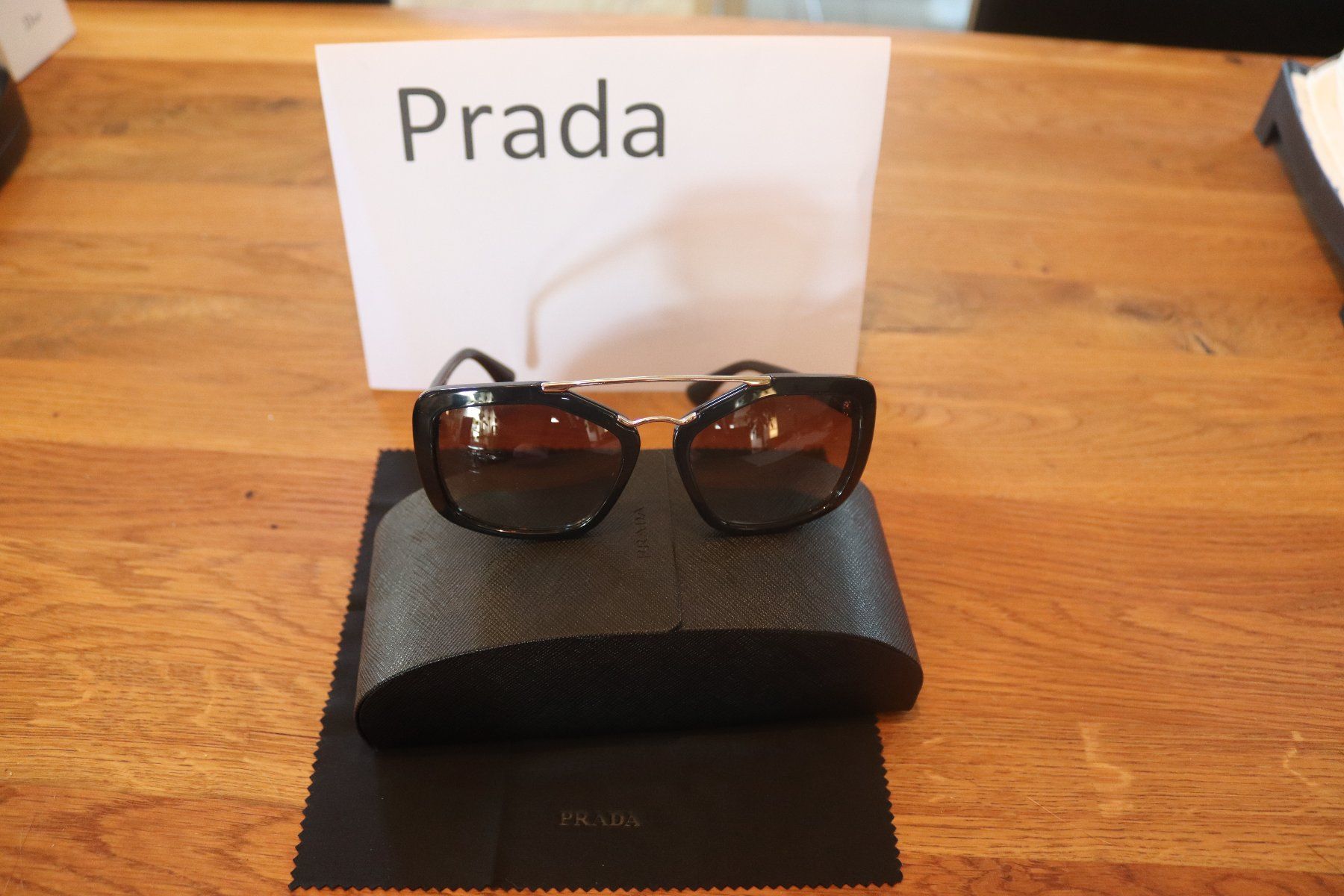 Prada Brillen & Gläser: Exklusive Prada Sonnenbrille Modell SPR24R – Gebraucht aus Schindellegi von Samy2015