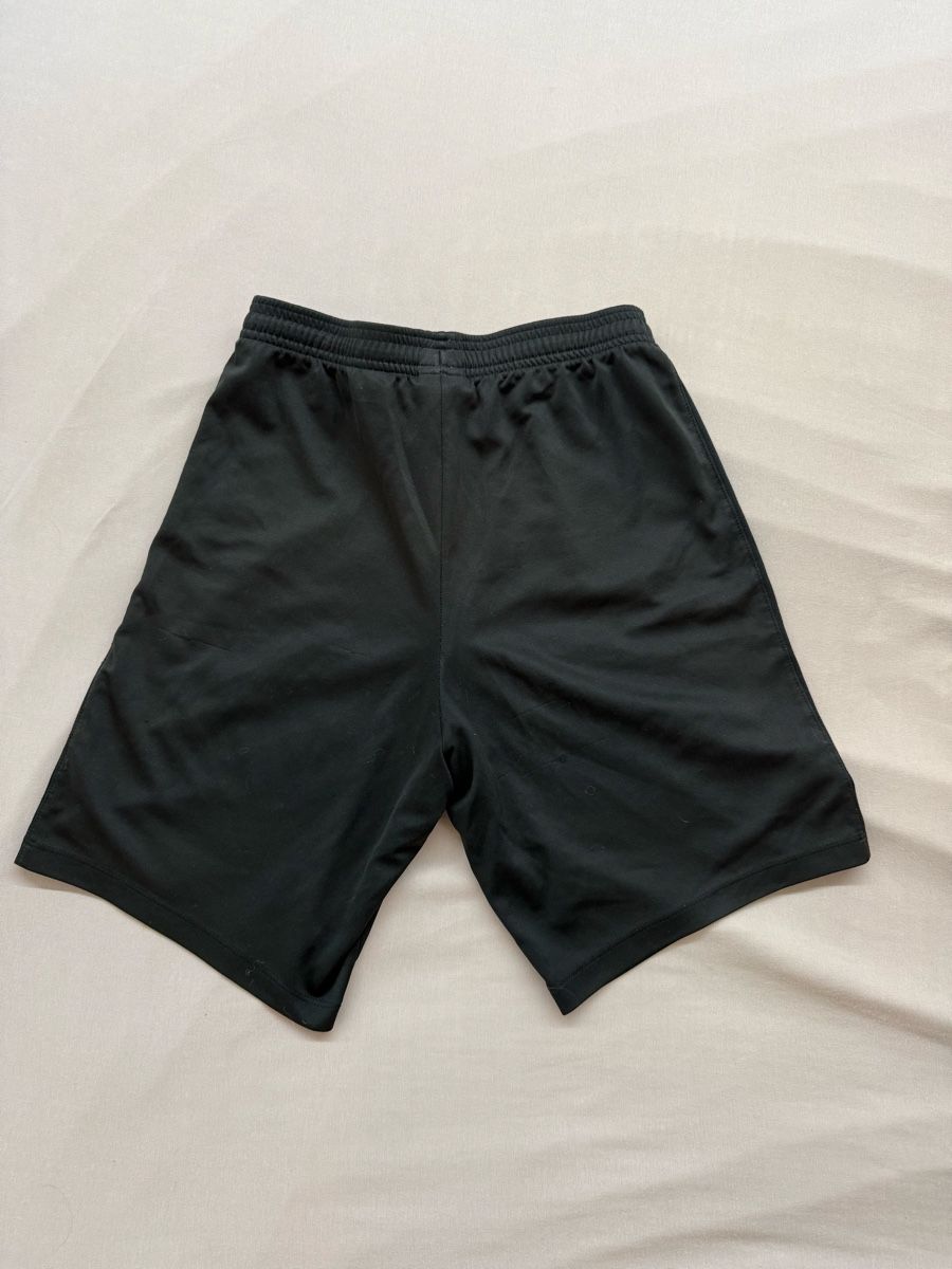 Nike Pantaloni: Shorts Nike noir taille M – Usato da Granges VS venduto da coraliegrd5 1