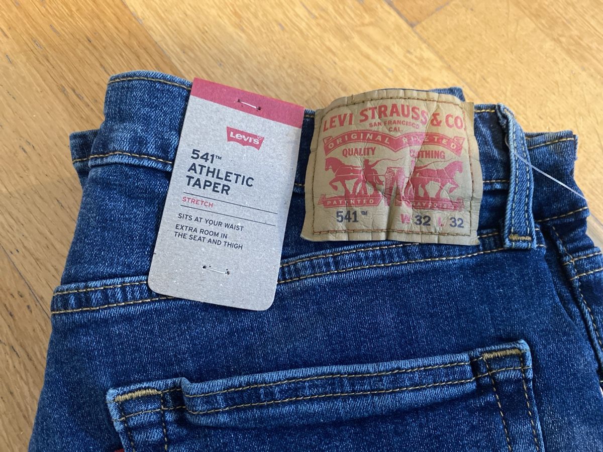 Levi's Jeans: Levi's 541 Athletic Taper Jeans – Nuovo e nell'imballaggio originale da Buchs SG venduto da mar_pfp5