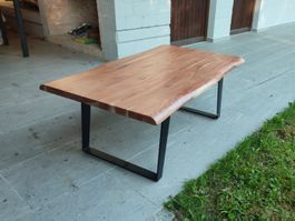 Couchtisch aus Massivholz