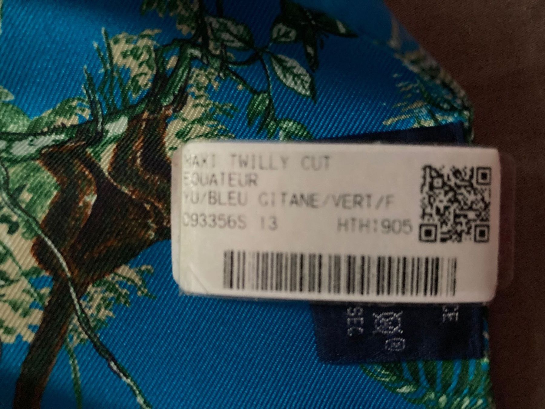 Hermès Foulards, Tücher & Schals: Hermes Maxi Twilly Cut Equateur Neu – Neu und originalverpackt aus Zuerich von SaTs-43 3