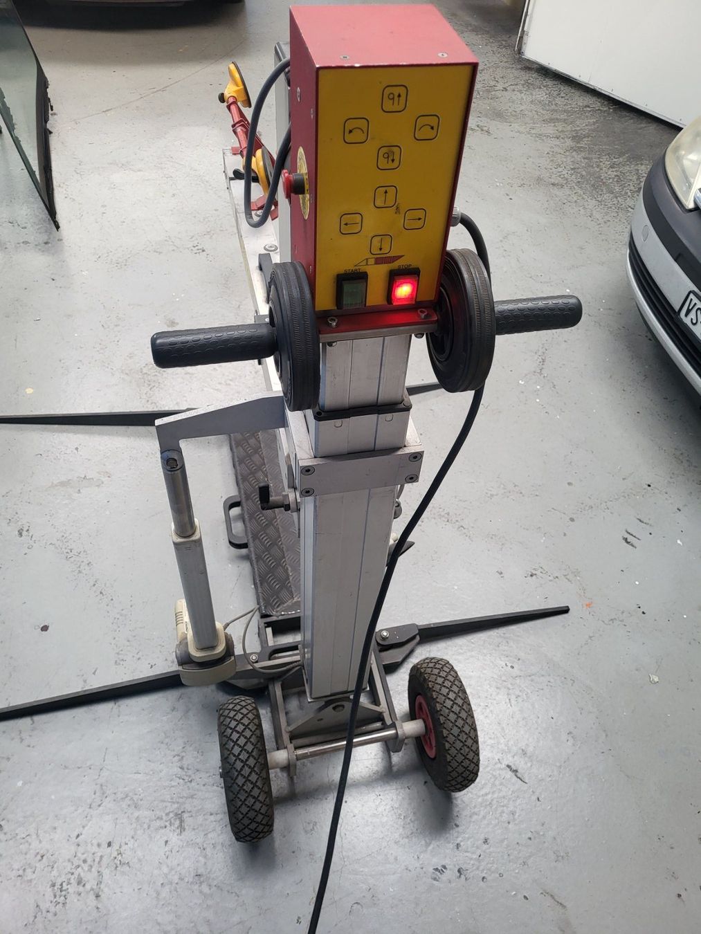 Tutte le macchine: Robot Pose Pare-brise – Usato da Fully venduto da Luvi 1