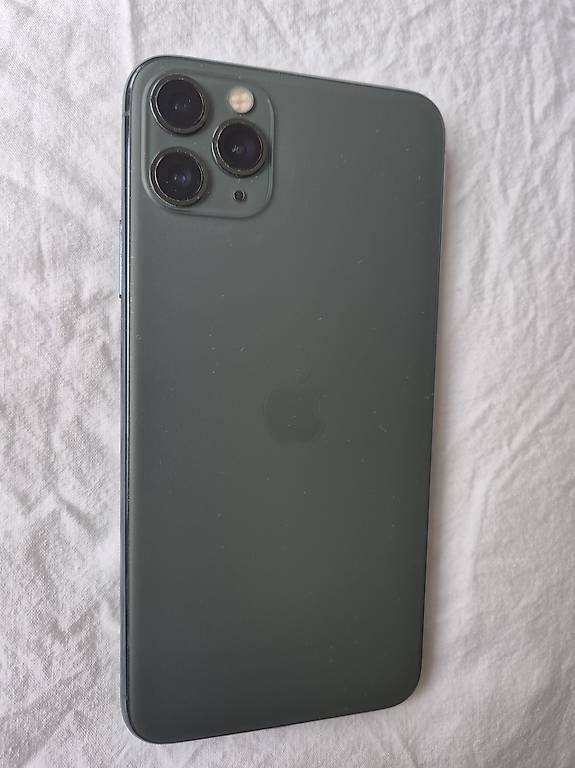 Telefoni cellulari / Smartphones: Apple Iphone 11 Pro Max – Usato da Basel venduto da jul_hr8h