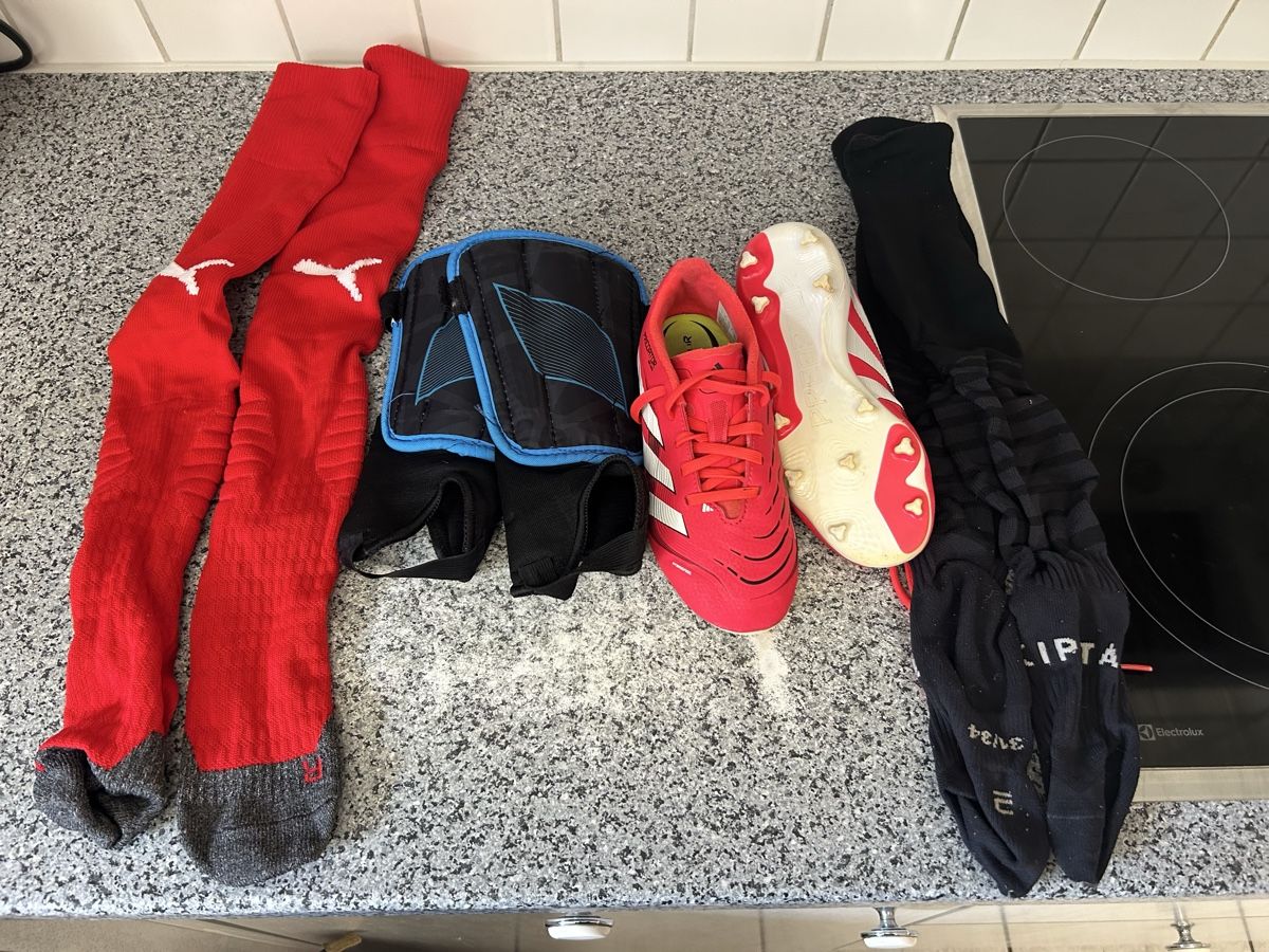Adidas Schuhe für Jungen: Fussballschuhe – Gebraucht aus Wattenwil von Mell86